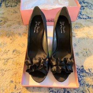 Never been worn black heels